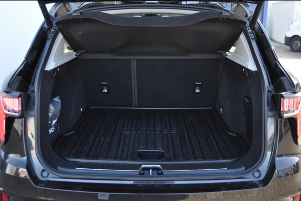 Lynk & Co 01 1.5 Lynk & Co 01 / 360 camera / Adaptieve cruise control/ Elektrische stoelen/ BLIS/ Stoelverwarming/ Elektrische achterklep/ Climate control/ Parkeersensoren met camera/ Regensensor/ Keyless entry