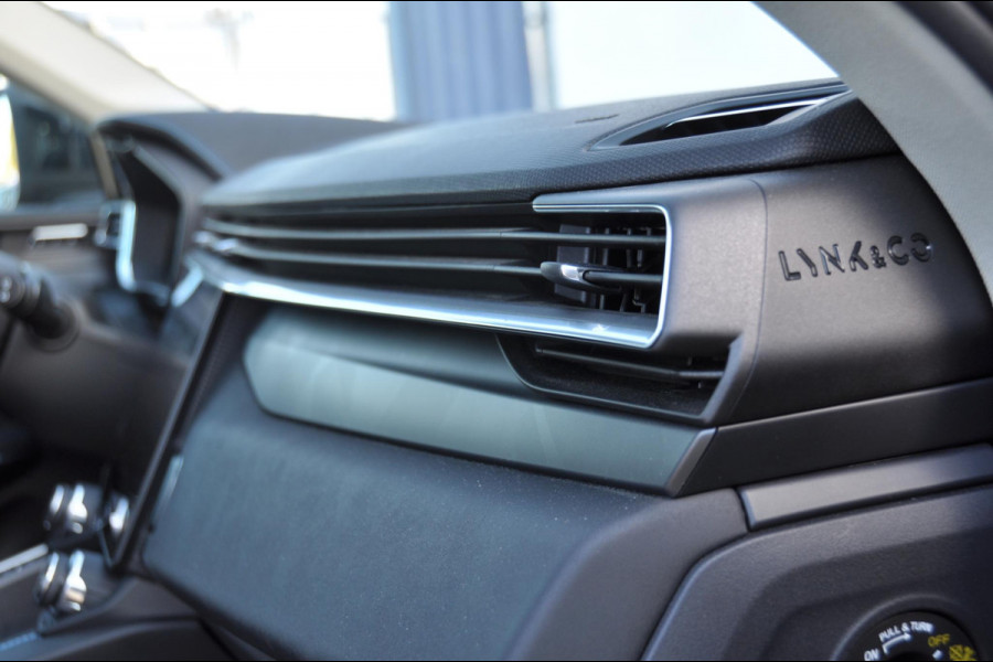Lynk & Co 01 1.5 Lynk & Co 01 / 360 camera / Adaptieve cruise control/ Elektrische stoelen/ BLIS/ Stoelverwarming/ Elektrische achterklep/ Climate control/ Parkeersensoren met camera/ Regensensor/ Keyless entry