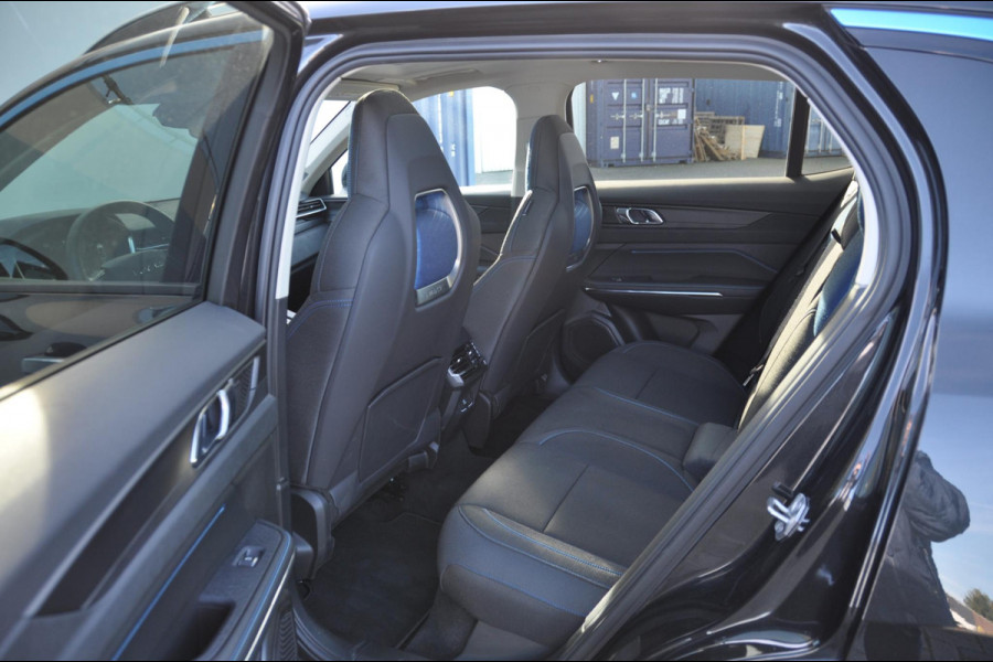 Lynk & Co 01 1.5 Lynk & Co 01 / 360 camera / Adaptieve cruise control/ Elektrische stoelen/ BLIS/ Stoelverwarming/ Elektrische achterklep/ Climate control/ Parkeersensoren met camera/ Regensensor/ Keyless entry