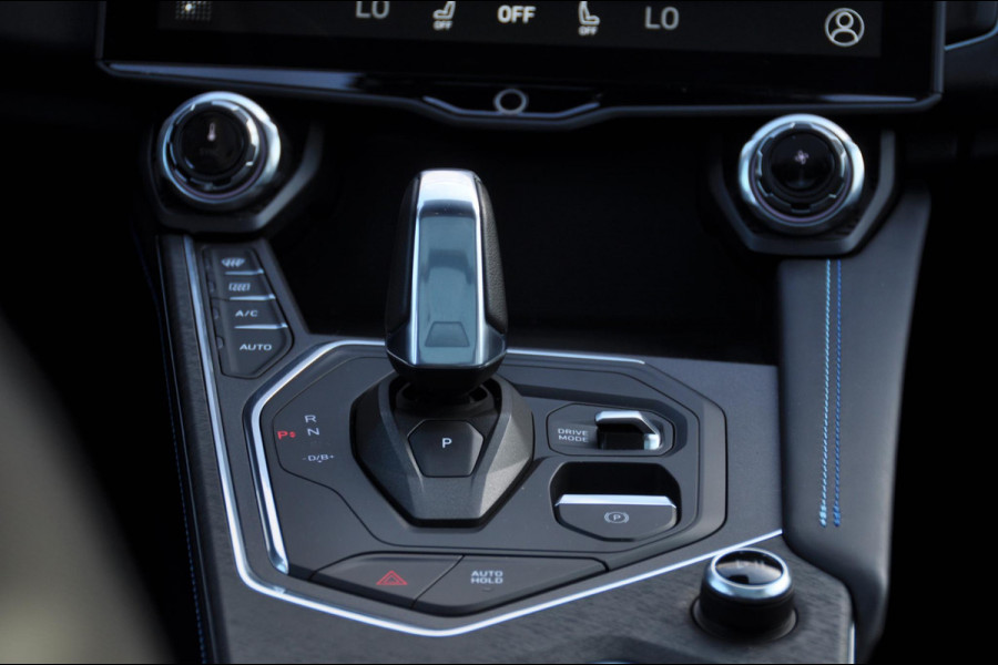 Lynk & Co 01 1.5 Lynk & Co 01 / 360 camera / Adaptieve cruise control/ Elektrische stoelen/ BLIS/ Stoelverwarming/ Elektrische achterklep/ Climate control/ Parkeersensoren met camera/ Regensensor/ Keyless entry