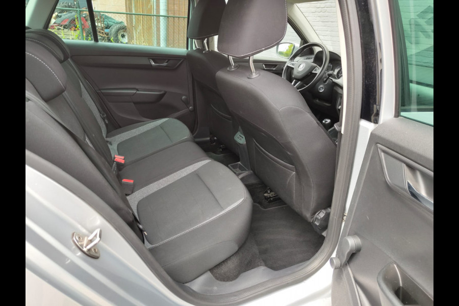 Škoda Fabia Combi 1.0 TSI Ecc Lmv Navigatie Led verl Trekhaak Pdc Cruise Control Business Edition