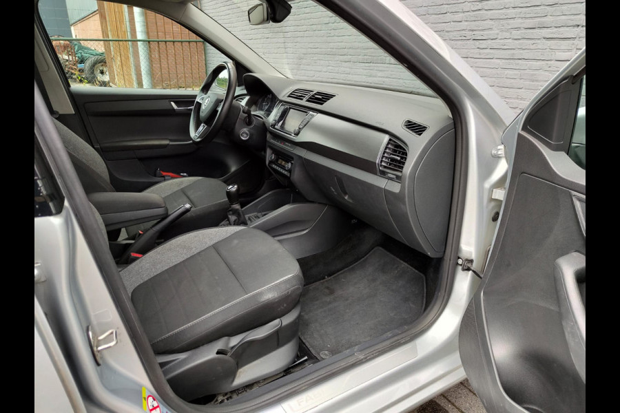 Škoda Fabia Combi 1.0 TSI Ecc Lmv Navigatie Led verl Trekhaak Pdc Cruise Control Business Edition