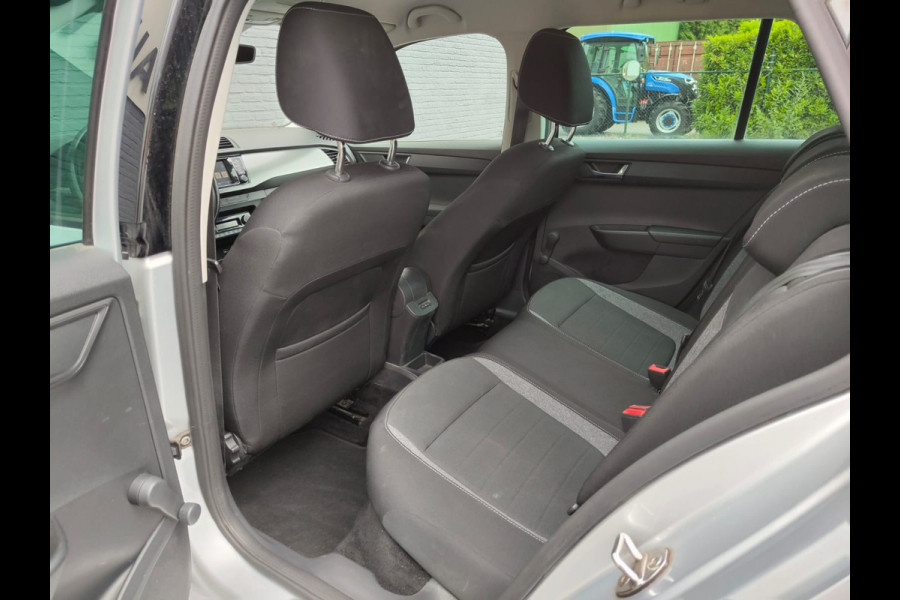 Škoda Fabia Combi 1.0 TSI Ecc Lmv Navigatie Led verl Trekhaak Pdc Cruise Control Business Edition