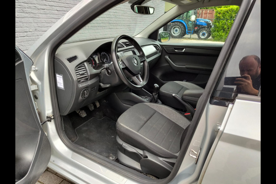 Škoda Fabia Combi 1.0 TSI Ecc Lmv Navigatie Led verl Trekhaak Pdc Cruise Control Business Edition