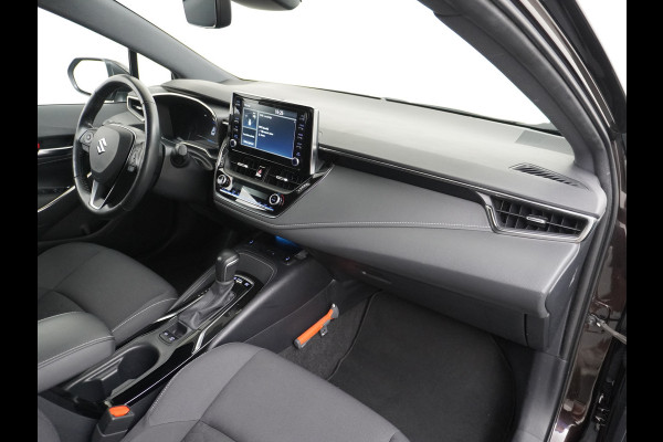 Suzuki Swace 1.8 Hybrid Trekh. Keyless Camera Adap.Cruise Parkeerhulp Stoel-/Stuurverw. Lane-dep. Bordherk. Blindspot Dab Navi Aut.Verlichting Regensensor PrivacyGlas Pdc Isofix Led Dakrails ArmsteunV+A Usb Ecc 16''LM Style