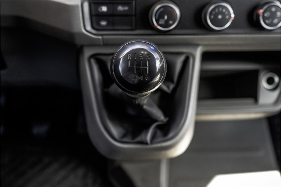 Volkswagen Crafter 35 TDI | L3H3 | HIGHLINE | LED | Camera | CarPlay | Navi | Cruise | Airco | PDC | Euro 6