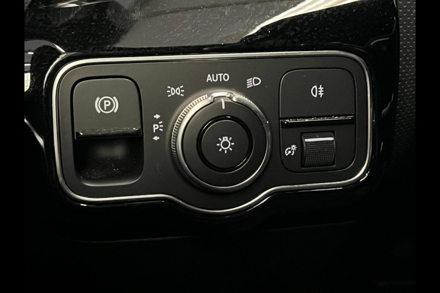 Mercedes-Benz A-Klasse 180 / AMG / BTW / NL-auto / Widescreen