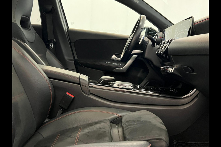 Mercedes-Benz A-Klasse 180 / AMG / Pano / NL-auto / Widescreen