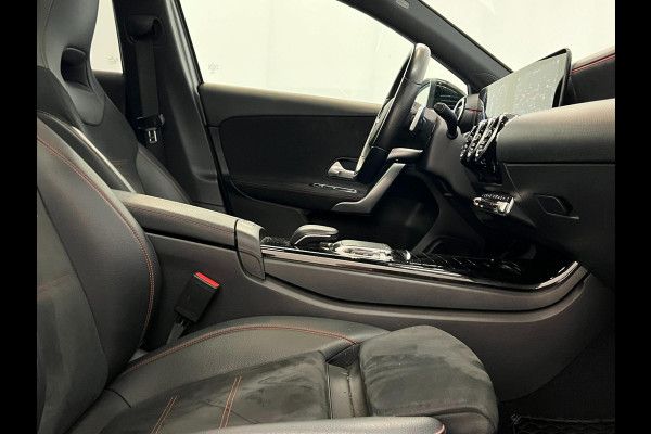 Mercedes-Benz A-Klasse 180 / AMG / Pano / NL-auto / Widescreen