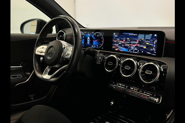 Mercedes-Benz A-Klasse 180 / AMG / Pano / NL-auto / Widescreen