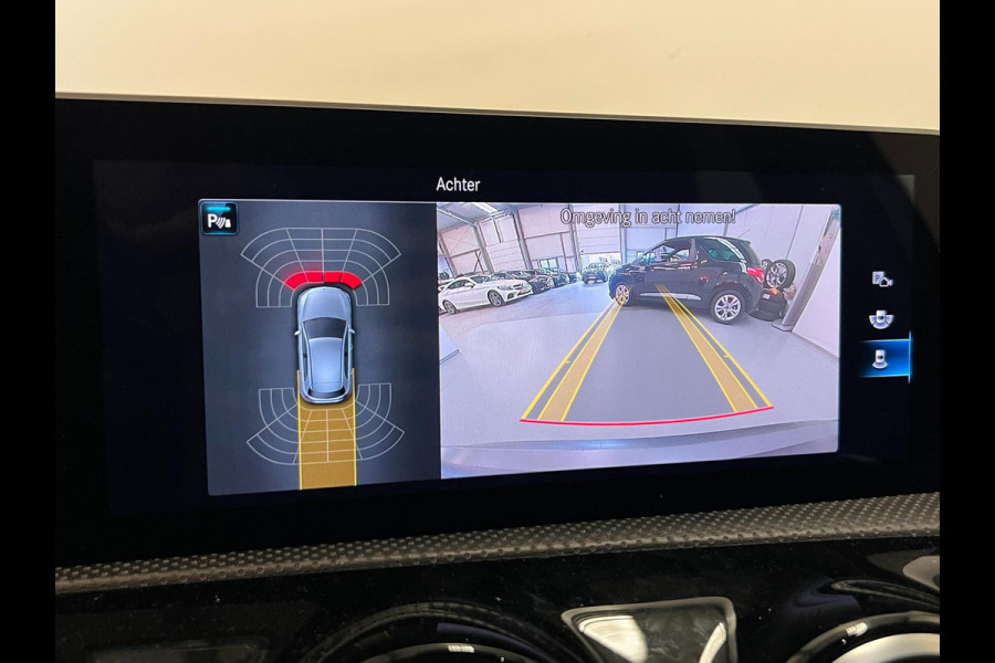 Mercedes-Benz A-Klasse 180 / AMG / Pano / NL-auto / Widescreen