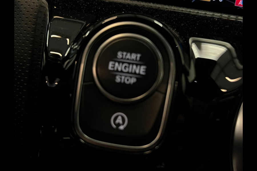Mercedes-Benz A-Klasse 180 / AMG / Pano / NL-auto / Widescreen