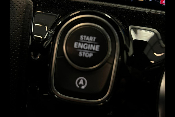 Mercedes-Benz A-Klasse 180 / AMG / Pano / NL-auto / Widescreen