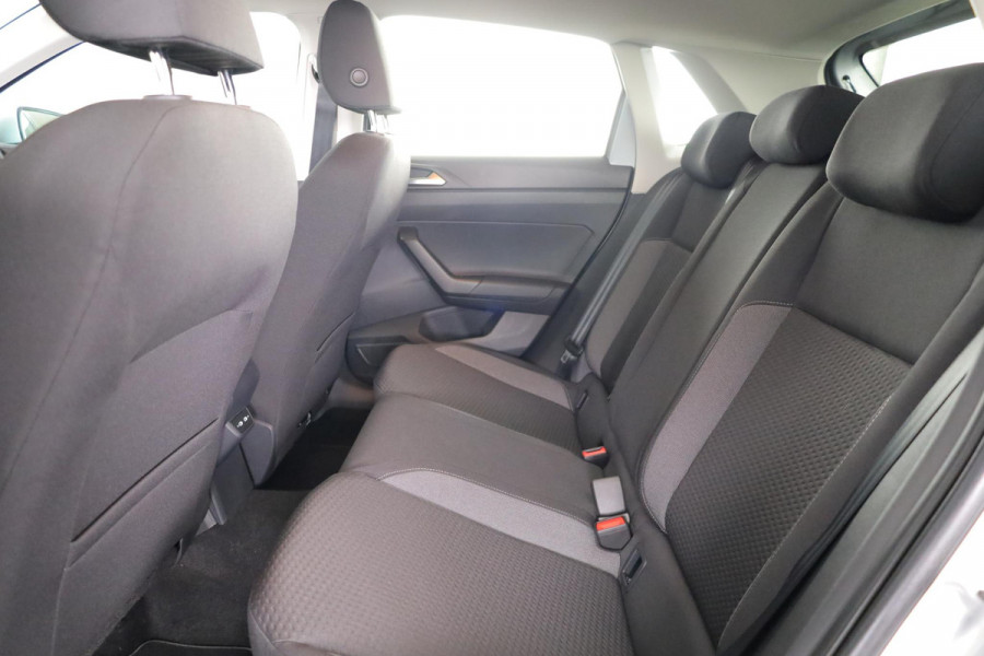 Volkswagen Polo 1.0 TSI Life 95 pk Automaat (DSG) | Navigatie via App | Autom. airco | Parkeersensoren (Park assist) | Adaptieve cruise control | Stoelverwarming |