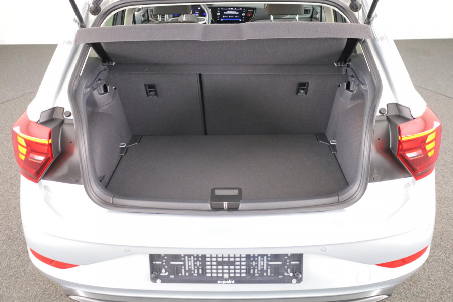 Volkswagen Polo 1.0 TSI Life 95 pk Automaat (DSG) | Navigatie via App | Autom. airco | Parkeersensoren (Park assist) | Adaptieve cruise control | Stoelverwarming |