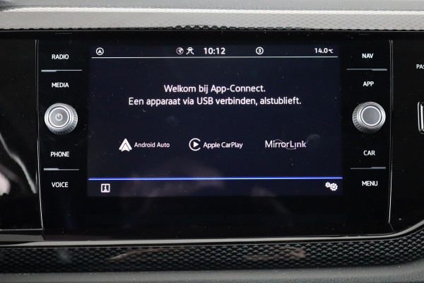 Volkswagen Polo 1.0 TSI Life 95 pk Automaat (DSG) | Navigatie via App | Autom. airco | Parkeersensoren (Park assist) | Adaptieve cruise control | Stoelverwarming |