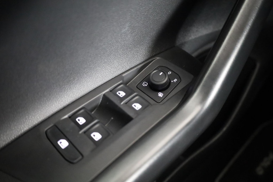 Volkswagen Polo 1.0 TSI Life 95 pk Automaat (DSG) | Navigatie via App | Autom. airco | Parkeersensoren (Park assist) | Adaptieve cruise control | Stoelverwarming |