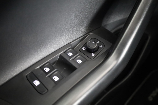 Volkswagen Polo 1.0 TSI Life 95 pk Automaat (DSG) | Navigatie via App | Autom. airco | Parkeersensoren (Park assist) | Adaptieve cruise control | Stoelverwarming |
