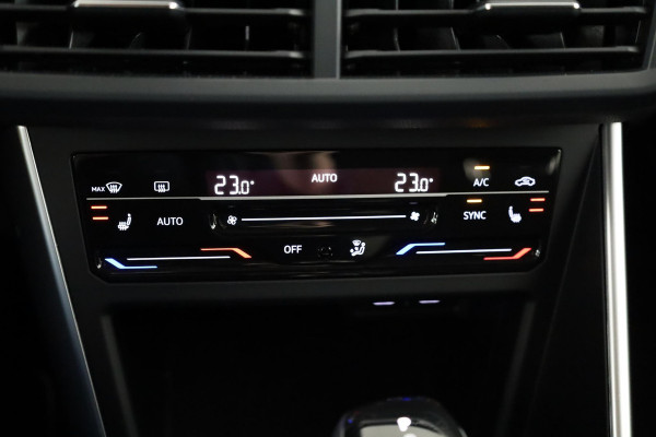 Volkswagen Polo 1.0 TSI Life 95 pk Automaat (DSG) | Navigatie via App | Autom. airco | Parkeersensoren (Park assist) | Adaptieve cruise control | Stoelverwarming |