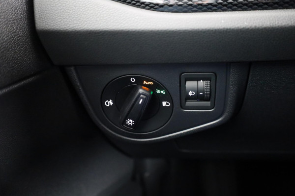 Volkswagen Polo 1.0 TSI Life 95 pk Automaat (DSG) | Navigatie via App | Autom. airco | Parkeersensoren (Park assist) | Adaptieve cruise control | Stoelverwarming |