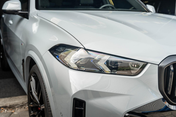 BMW X5 xDrive50e Hybrid M-Sport | Pano Skylounge | HUD | 360 | Brooklyn Grau