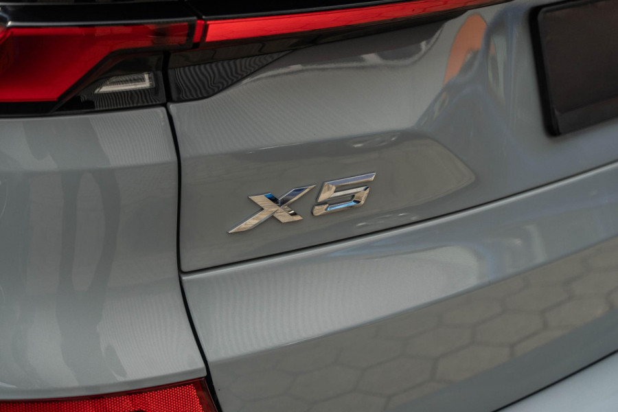 BMW X5 xDrive50e Hybrid M-Sport | Pano Skylounge | HUD | 360 | Brooklyn Grau