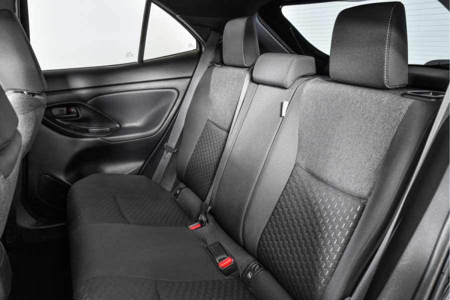 Toyota Yaris Cross 1.5 Hybrid 115 First Edition (Facelift) | Dig.Cockpit | Adapt.Cruise | Stoelverwarming | Camera | PDC | App.Connect | Auto.Airco | LM 17" | 9401