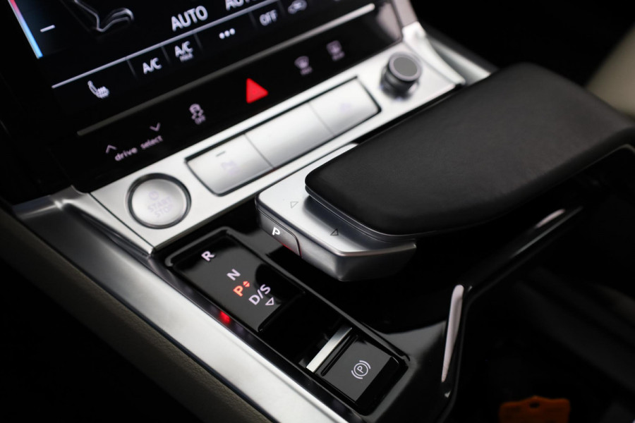 Audi e-tron Sportback 55 quattro Business edition Plus 95 kWh 408pk | SoH 95% | Panoramadak | Trekhaak | B&O Soundsystem | Head up Display | 360° Camera