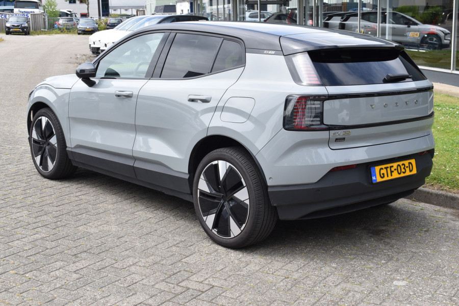 Volvo EX30 Single Motor Extended Range Ultra 69 kWh | Stoelverwarming | Glazen dak | ACC | Elektr. stoel | 360 camera