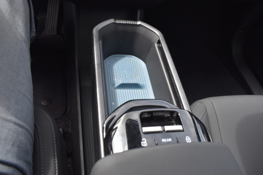 Volvo EX30 Single Motor Extended Range Ultra 69 kWh | Stoelverwarming | Glazen dak | ACC | Elektr. stoel | 360 camera