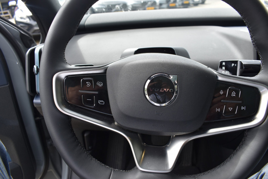 Volvo EX30 Single Motor Extended Range Ultra 69 kWh | Stoelverwarming | Glazen dak | ACC | Elektr. stoel | 360 camera