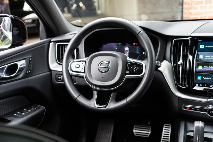 Volvo XC60 2.0 B4 R-Design Pano / Memory / 360