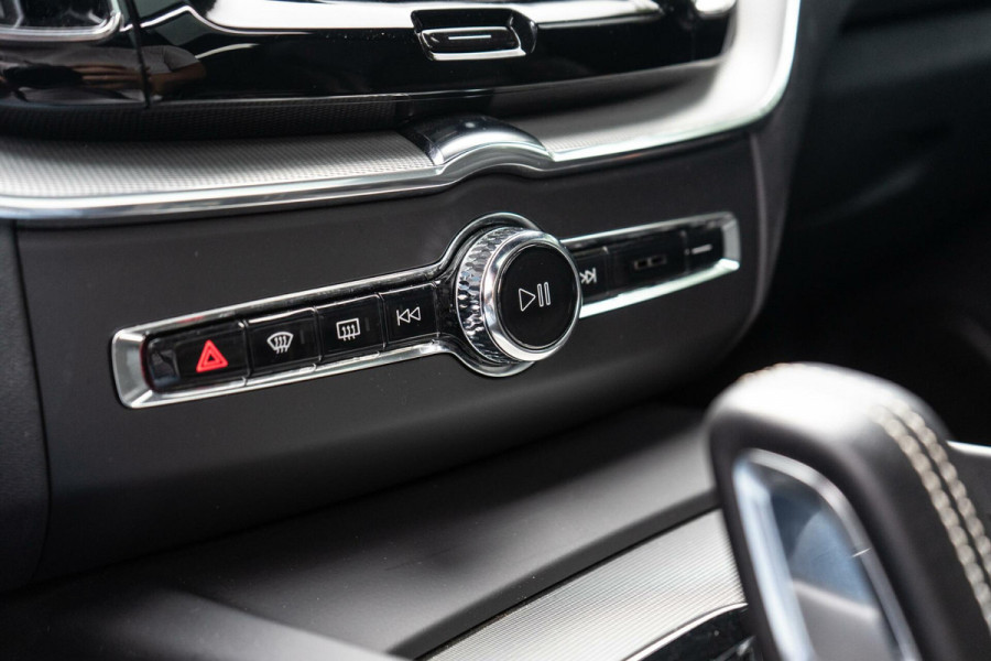 Volvo XC60 2.0 B4 R-Design Pano / Memory / 360