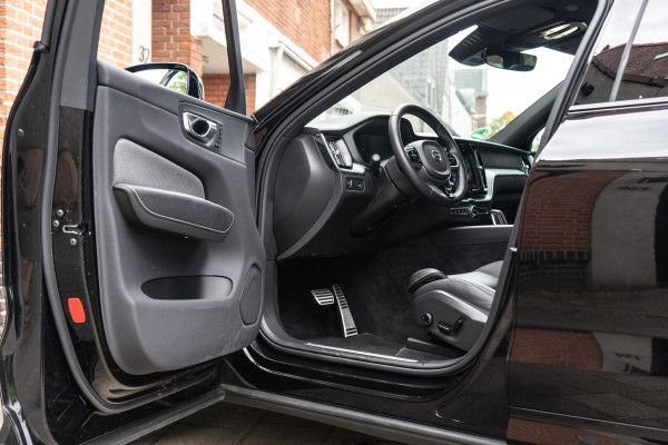 Volvo XC60 2.0 B4 R-Design Pano / Memory / 360
