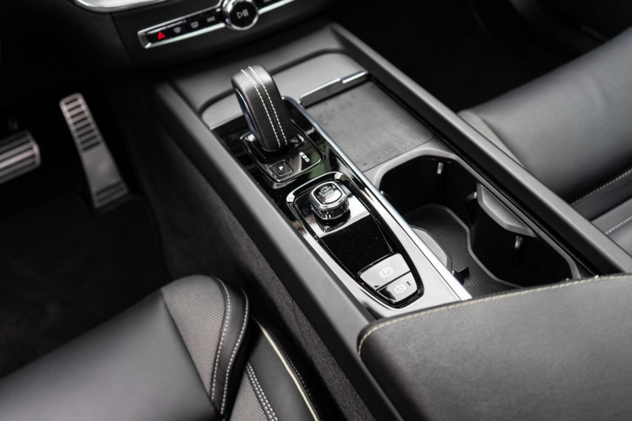 Volvo XC60 2.0 B4 R-Design Pano / Memory / 360