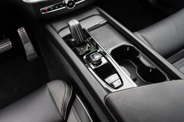 Volvo XC60 2.0 B4 R-Design Pano / Memory / 360