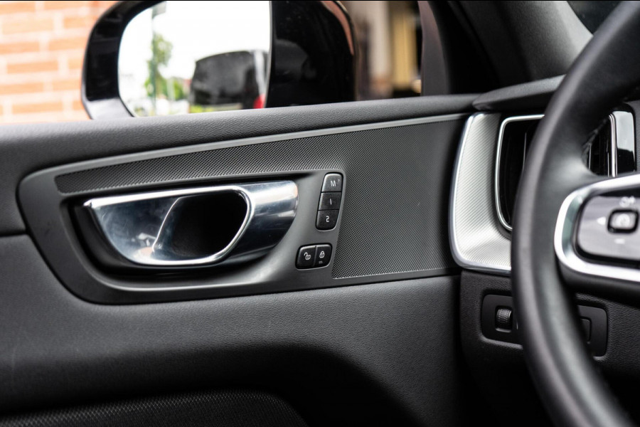 Volvo XC60 2.0 B4 R-Design Pano / Memory / 360