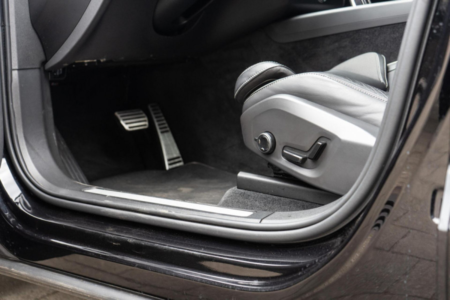 Volvo XC60 2.0 B4 R-Design Pano / Memory / 360