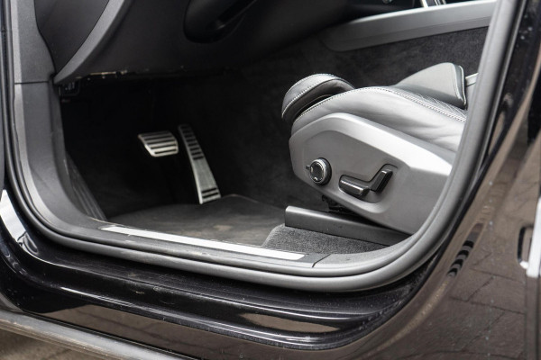 Volvo XC60 2.0 B4 R-Design Pano / Memory / 360