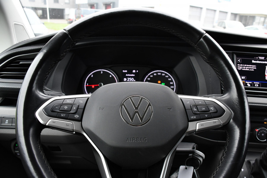 Volkswagen Transporter 2.0 TDI L2H1 30 Highline PB Edition Cruise, Camera, Carplay, LED, 150PK, Automaat, Sensoren, Multimedia, UNIEK!