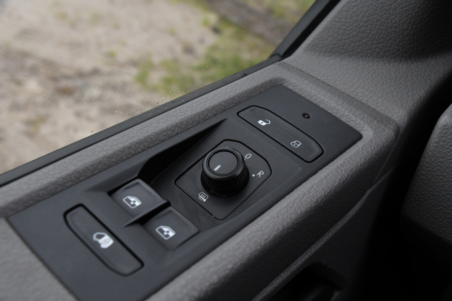 Volkswagen Transporter 2.0 TDI L2H1 30 Highline PB Edition Cruise, Camera, Carplay, LED, 150PK, Automaat, Sensoren, Multimedia, UNIEK!