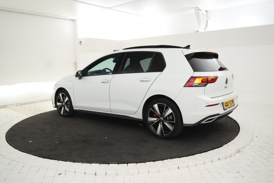 Volkswagen Golf 1.4 eHybrid GTE Panorama, Apple carplay, 18Inch.