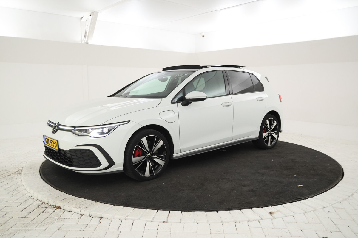 Volkswagen Golf 1.4 eHybrid GTE Panorama, Apple carplay, 18Inch. Volkswagen Golf 1.4 eHybrid GTE Panorama, Apple carplay, 18Inch.