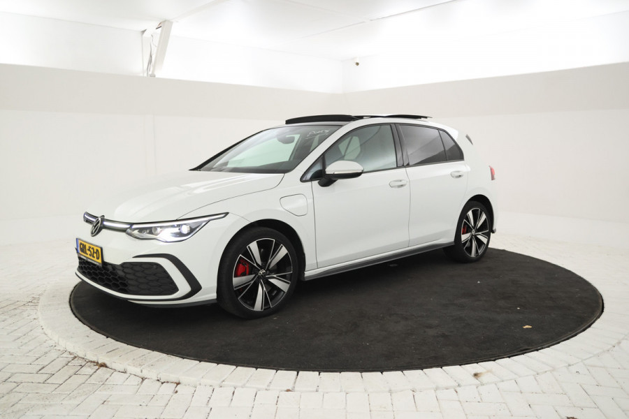 Volkswagen Golf 1.4 eHybrid GTE Panorama, Apple carplay, 18Inch.