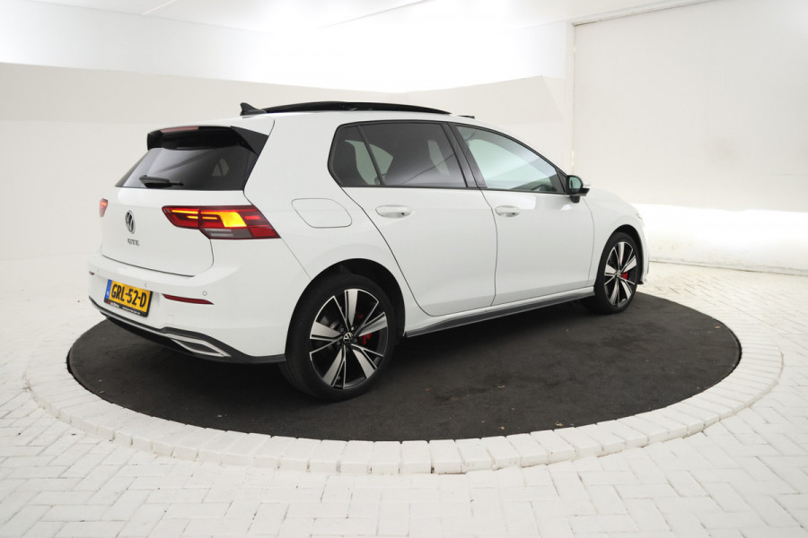 Volkswagen Golf 1.4 eHybrid GTE Panorama, Apple carplay, 18Inch.