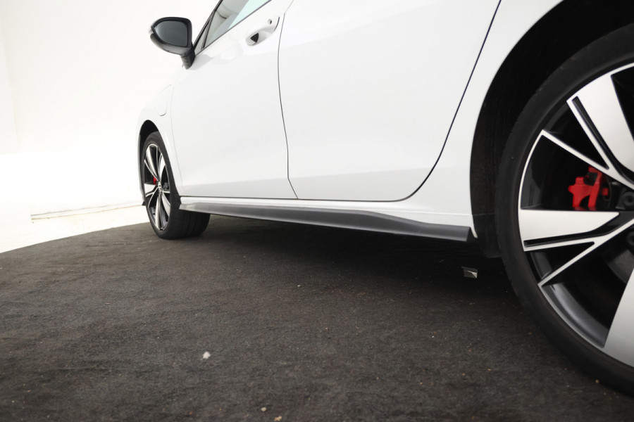 Volkswagen Golf 1.4 eHybrid GTE Panorama, Apple carplay, 18Inch.