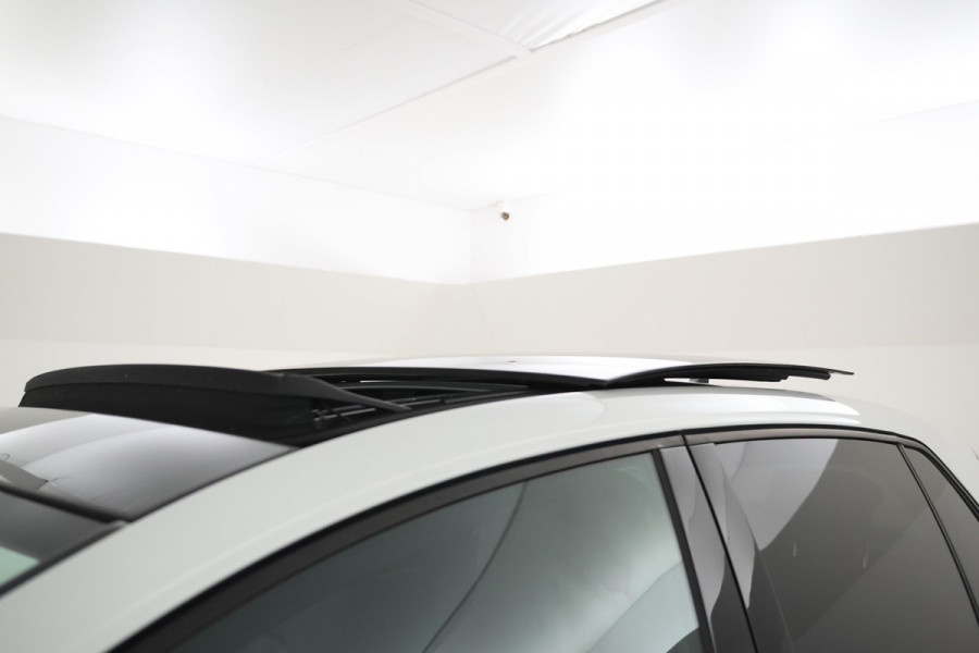 Volkswagen Golf 1.4 eHybrid GTE Panorama, Apple carplay, 18Inch.