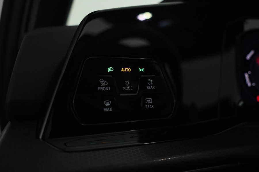 Volkswagen Golf 1.4 eHybrid GTE Panorama, Apple carplay, 18Inch.