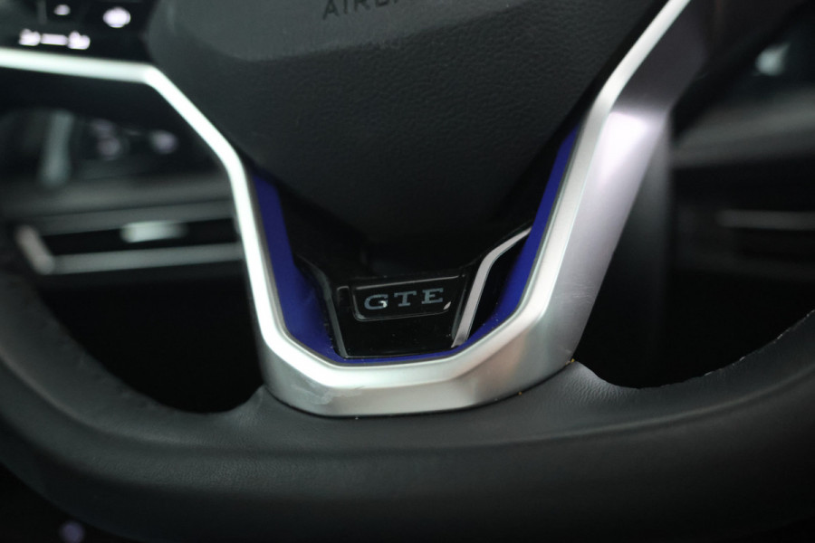 Volkswagen Golf 1.4 eHybrid GTE Panorama, Apple carplay, 18Inch.