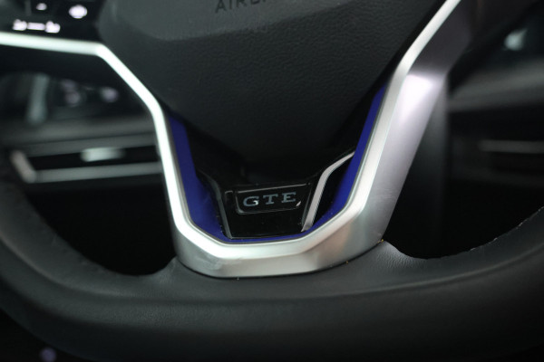 Volkswagen Golf 1.4 eHybrid GTE Panorama, Apple carplay, 18Inch.